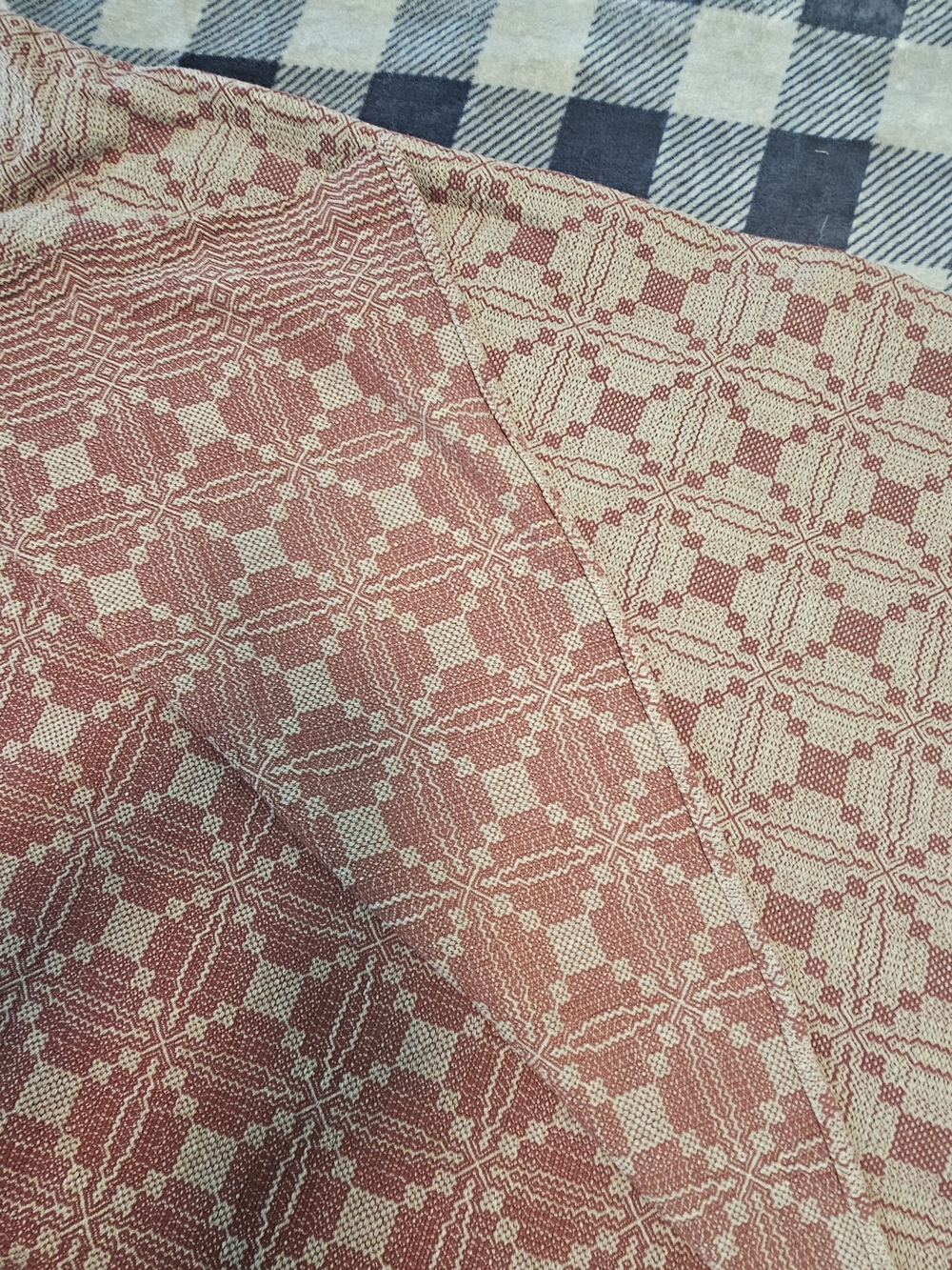 Authentic Family Heirloom Weavers Queen-Size Geometric Coverlet – Made in USA